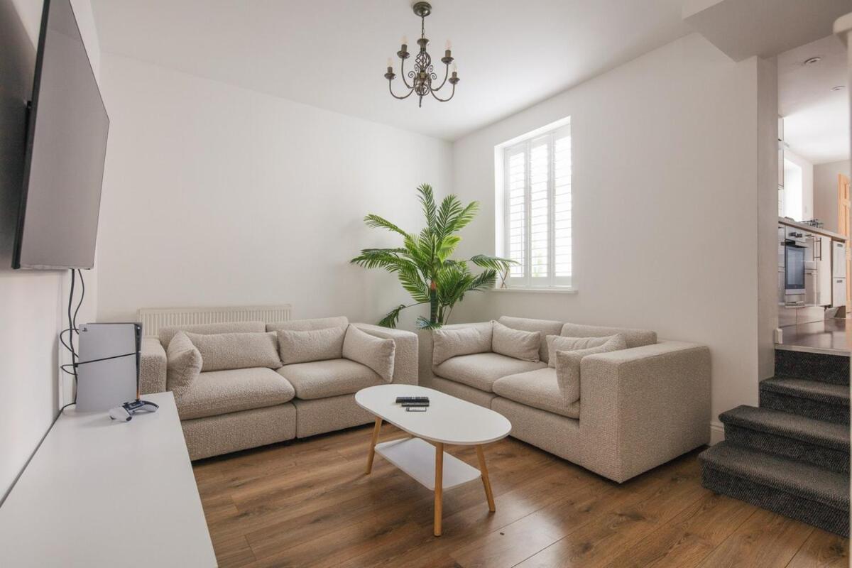 Spacious 3 Bedroom Home With Ps5 And Pool Table Near O2 Arena Canary Wharf And Elizabeth Line To Central London Kültér fotó