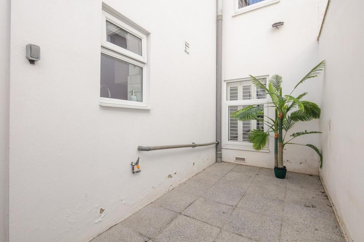 Spacious 3 Bedroom Home With Ps5 And Pool Table Near O2 Arena Canary Wharf And Elizabeth Line To Central London Kültér fotó