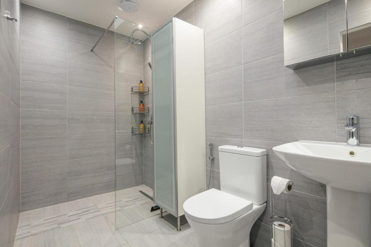 Spacious 3 Bedroom Home With Ps5 And Pool Table Near O2 Arena Canary Wharf And Elizabeth Line To Central London Kültér fotó