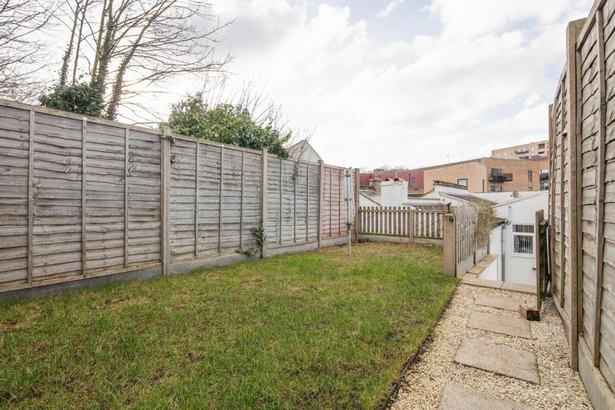 Spacious 3 Bedroom Home With Ps5 And Pool Table Near O2 Arena Canary Wharf And Elizabeth Line To Central London Kültér fotó