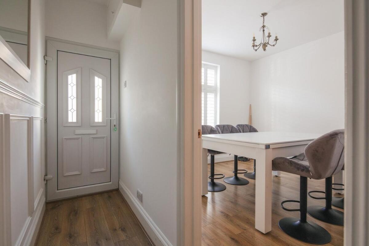 Spacious 3 Bedroom Home With Ps5 And Pool Table Near O2 Arena Canary Wharf And Elizabeth Line To Central London Kültér fotó