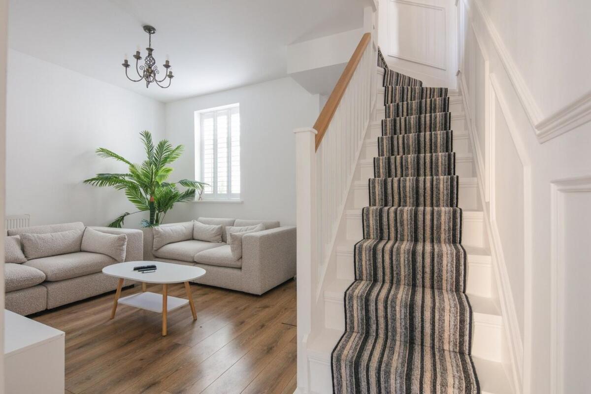 Spacious 3 Bedroom Home With Ps5 And Pool Table Near O2 Arena Canary Wharf And Elizabeth Line To Central London Kültér fotó