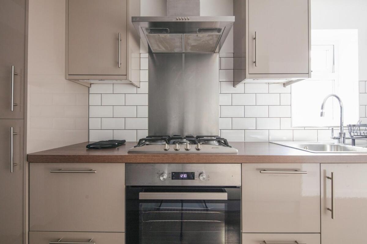 Spacious 3 Bedroom Home With Ps5 And Pool Table Near O2 Arena Canary Wharf And Elizabeth Line To Central London Kültér fotó