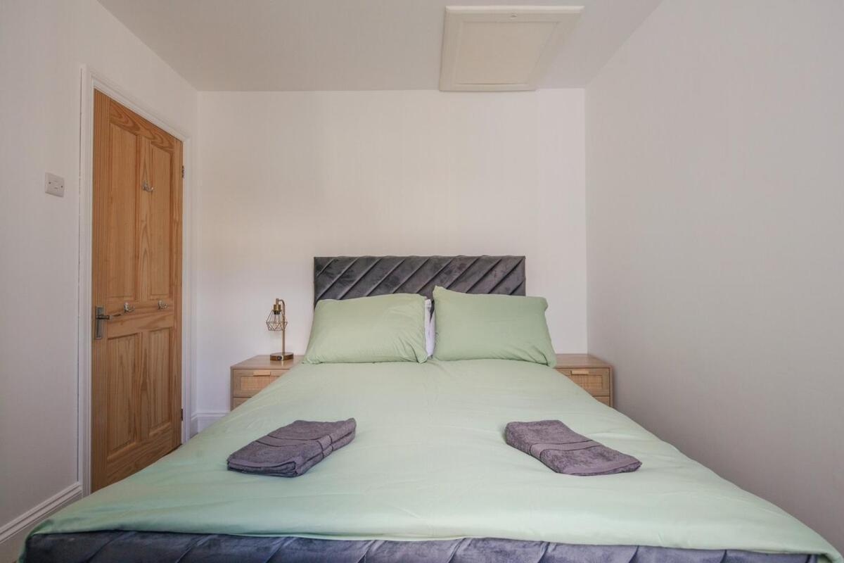 Spacious 3 Bedroom Home With Ps5 And Pool Table Near O2 Arena Canary Wharf And Elizabeth Line To Central London Kültér fotó