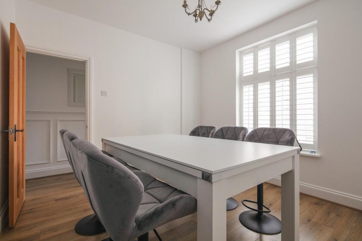 Spacious 3 Bedroom Home With Ps5 And Pool Table Near O2 Arena Canary Wharf And Elizabeth Line To Central London Kültér fotó