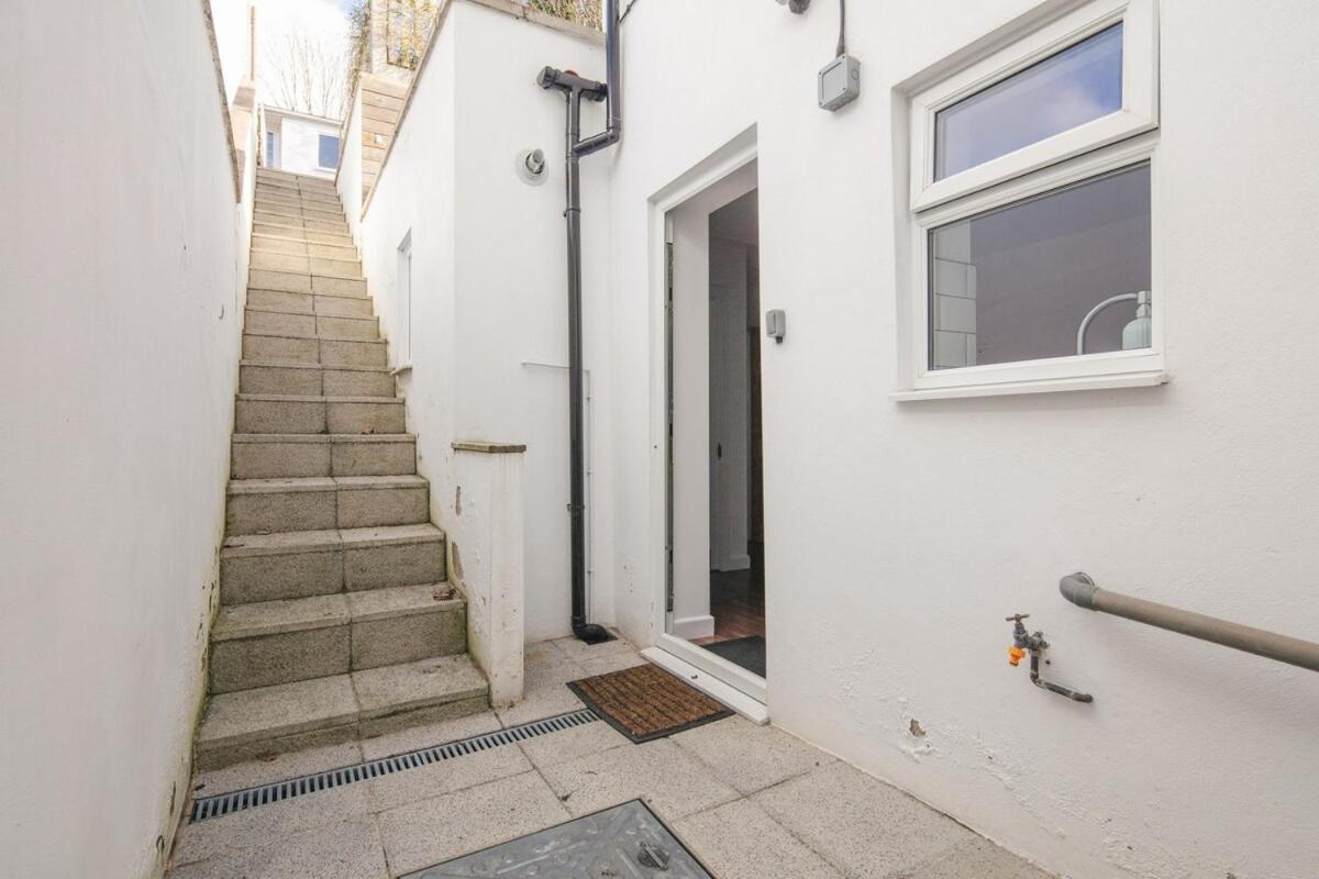 Spacious 3 Bedroom Home With Ps5 And Pool Table Near O2 Arena Canary Wharf And Elizabeth Line To Central London Kültér fotó