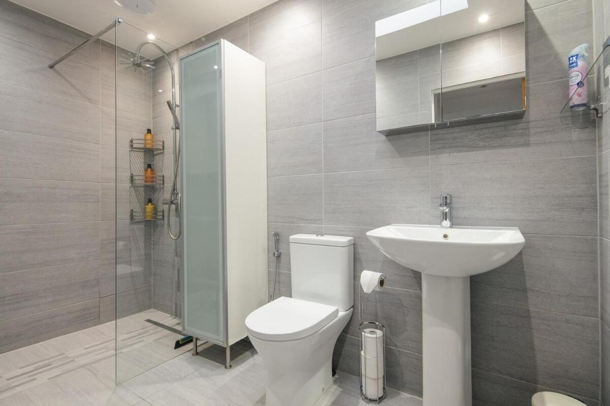 Spacious 3 Bedroom Home With Ps5 And Pool Table Near O2 Arena Canary Wharf And Elizabeth Line To Central London Kültér fotó