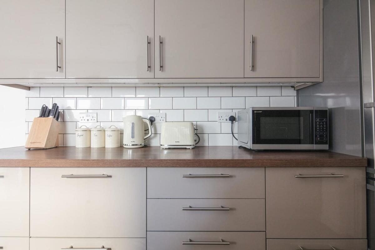 Spacious 3 Bedroom Home With Ps5 And Pool Table Near O2 Arena Canary Wharf And Elizabeth Line To Central London Kültér fotó