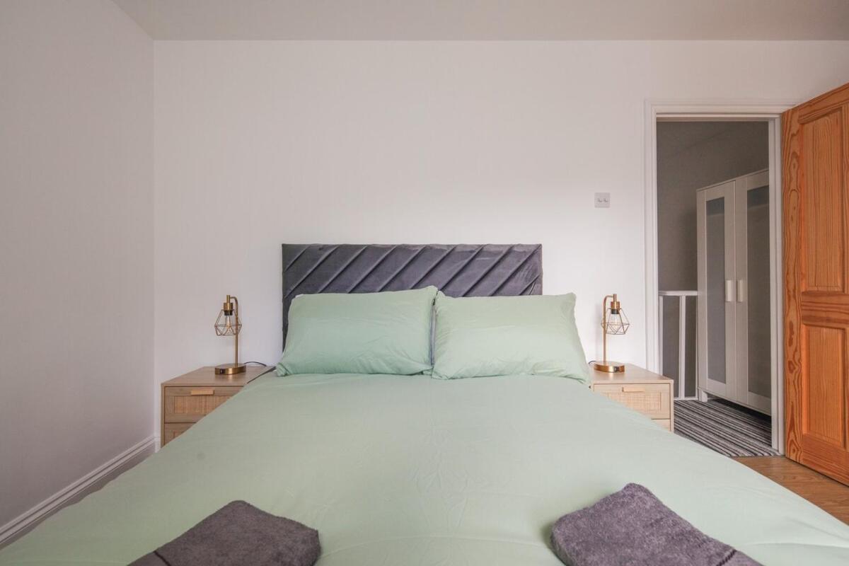Spacious 3 Bedroom Home With Ps5 And Pool Table Near O2 Arena Canary Wharf And Elizabeth Line To Central London Kültér fotó