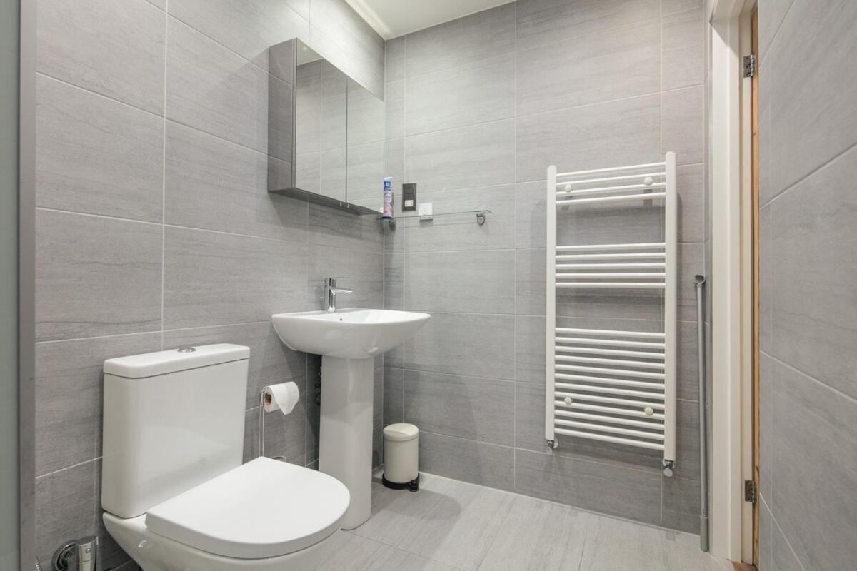 Spacious 3 Bedroom Home With Ps5 And Pool Table Near O2 Arena Canary Wharf And Elizabeth Line To Central London Kültér fotó
