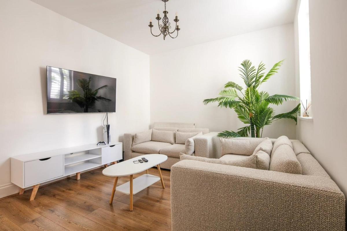 Spacious 3 Bedroom Home With Ps5 And Pool Table Near O2 Arena Canary Wharf And Elizabeth Line To Central London Kültér fotó